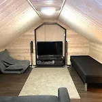 וילה Hietavilla Aurora - Hot Tube - Sauna - Fireplace - 11kw Ev-refuel - Landscape View - Silence - Free Wifi רוקה